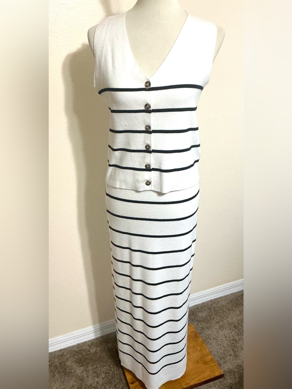 Joie 2 PC White, Black Knit Maxi Skirt, Vest Top M - Picture 4 of 8